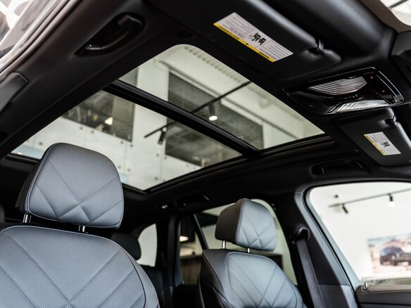 2025 BMW X5 40i IV (G05/G18) Рестайлинг, серый - вид 25
