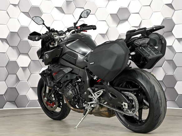 2017 Yamaha MT-10, чёрный, 1149000 рублей - вид 7