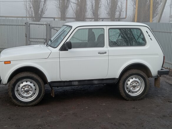 2014 Lada (ВАЗ) 2121 (4x4) I Рестайлинг, белый, 470000 рублей - вид 4