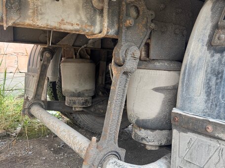 1997 Mercedes-Benz 1820, красный, 3100000 рублей, вид 5