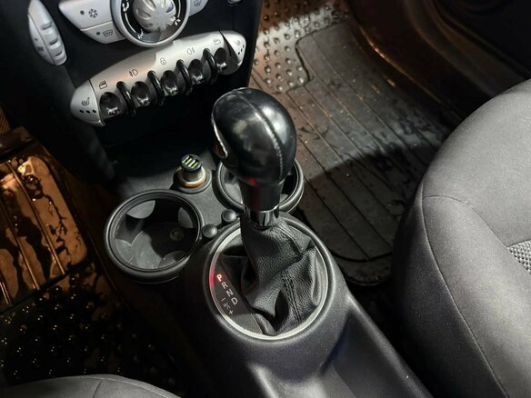 2007 Mini Hatch One II (R56), бежевый, 791800 рублей - вид 12