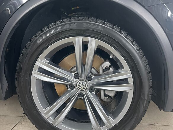 2020 Volkswagen Tiguan II, чёрный, 3300000 рублей - вид 4