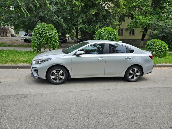 2021 Kia Cerato IV, серый, 2350000 рублей - вид 4