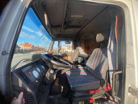 1997 Mercedes-Benz 1820, белый, 2900000 рублей, вид 4