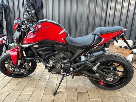 2022 Ducati Monster 937, красный, 980000 рублей, вид 1