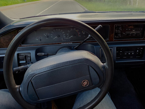 1993 Buick Roadmaster VIII, красный, 1100000 рублей - вид 9