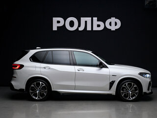 2022 BMW X5 45e IV (G05/G18), белый, 8300000 рублей, вид 2