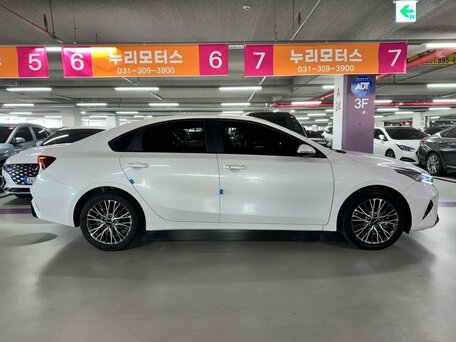 2024 Kia K3 II Рестайлинг, белый, 2390000 рублей, вид 2