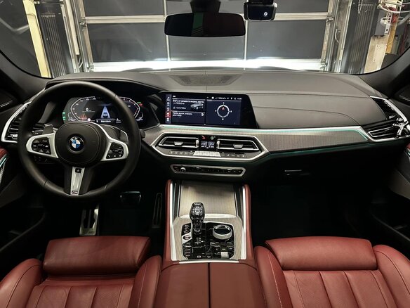 2020 BMW X6 40i III (G06), коричневый, 8190000 рублей - вид 18