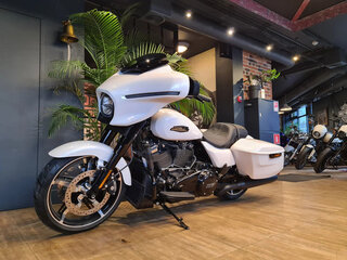 2025 Harley-Davidson Street Glide, белый, 3800000 рублей, вид 2