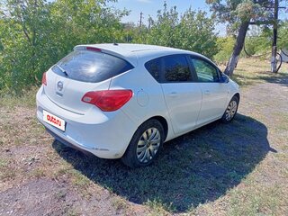 2013 Opel Astra J Рестайлинг, белый, 650000 рублей, вид 3