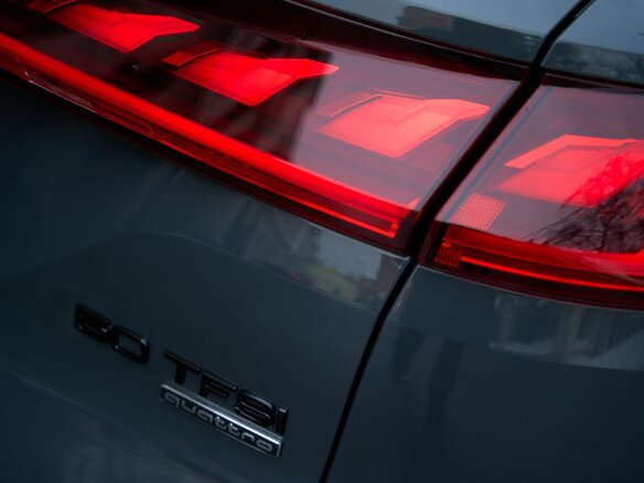 2024 Audi Q6 50 TFSI, серый, 7210000 рублей - вид 17