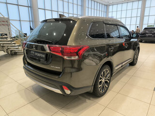 2017 Mitsubishi Outlander III Рестайлинг 2, коричневый, 2280000 рублей, вид 5