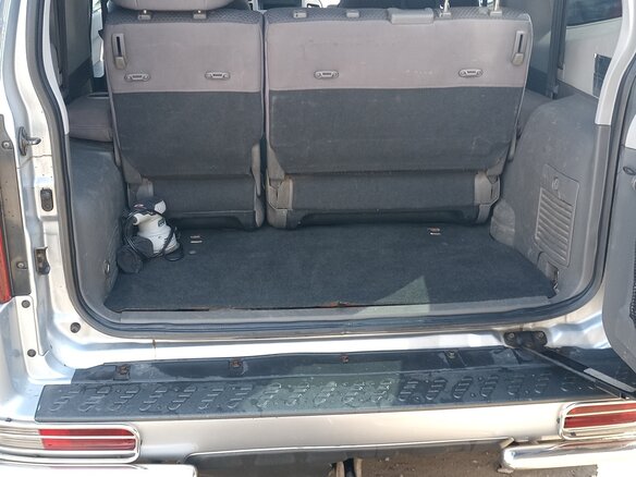 2004 Mitsubishi Pajero III Рестайлинг, серебристый, 1250000 рублей - вид 15