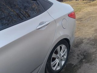 2013 Hyundai Solaris I, серебристый, 800000 рублей, вид 3