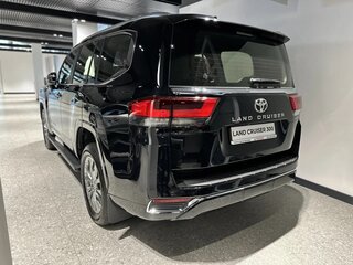 2026 Toyota Land Cruiser 300 Series, чёрный, 14190000 рублей, вид 3