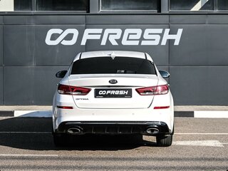 2019 Kia Optima IV Рестайлинг, белый, 1670000 рублей, вид 4