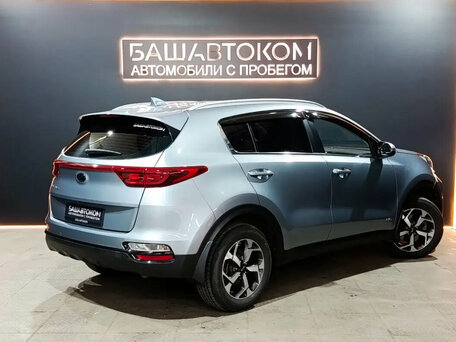 2018 Kia Sportage IV Рестайлинг, серебристый, 1889000 рублей, вид 5