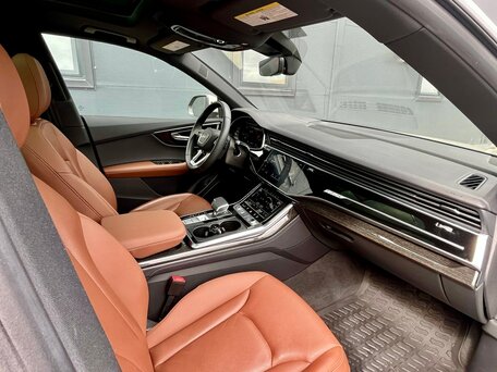 2023 Audi Q8 55 TFSI I (4M), серый, 8350000 рублей, вид 5