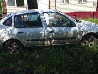2002 Renault Symbol I Рестайлинг, белый, 230000 рублей, вид 3