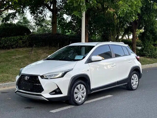 2022 Toyota Yaris IV, белый, 1190000 рублей, вид 1