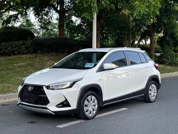 2022 Toyota Yaris IV, белый