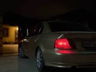 2001 Mitsubishi Galant VIII Рестайлинг, золотистый, 260000 рублей, вид 4