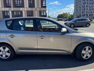 2010 Kia Ceed I Рестайлинг, серебристый, 600000 рублей, вид 4