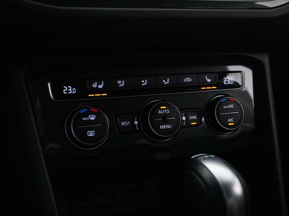 2019 Volkswagen Tiguan II, серебристый, 2255444 рублей - вид 15