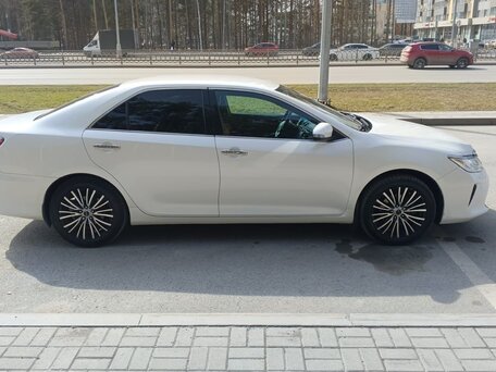 2015 Toyota Camry US Market VII (XV50) Рестайлинг, белый, 2100000 рублей, вид 3