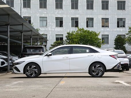 2026 Hyundai Elantra VII (CN7) Рестайлинг, белый, 2070000 рублей, вид 4