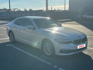 2018 BMW 5 серии 520d xDrive VII (G30/G31/G38), белый, 2999000 рублей, вид 3