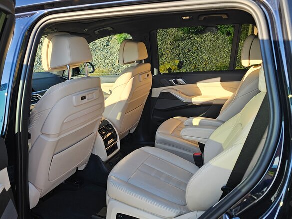 2020 BMW X7 40i I (G07), чёрный, 7500000 рублей - вид 19