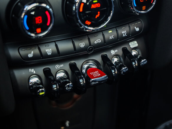 2020 Mini Hatch Cooper III (F55/F56) Рестайлинг, синий, 2333500 рублей - вид 23