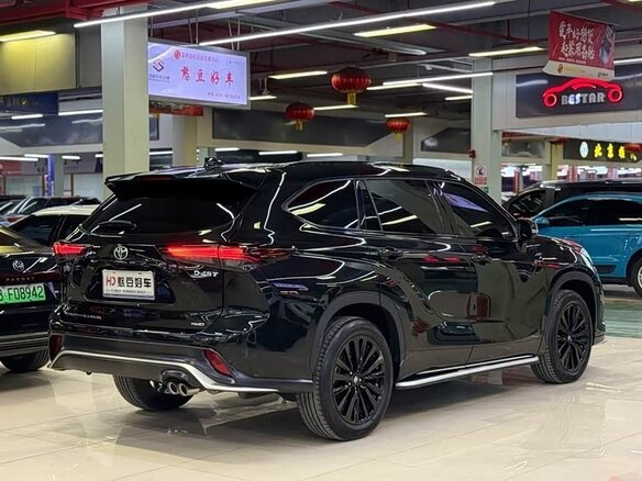 2025 Toyota Crown Kluger, чёрный, 5440202 рублей - вид 16