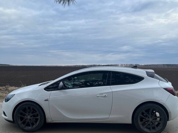 2013 Opel Astra GTC J Рестайлинг, белый, 720000 рублей - вид 5