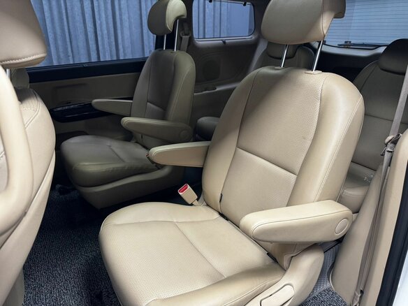 2018 Kia Carnival III, белый - вид 38