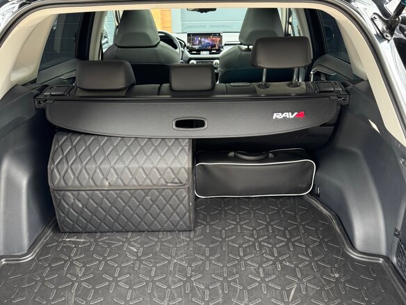 2024 Toyota RAV4 V (XA50), чёрный, 4095000 рублей - вид 11