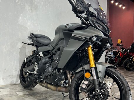 2022 Yamaha MT-09 Tracer (FJ-09), серый, 1277000 рублей, вид 4