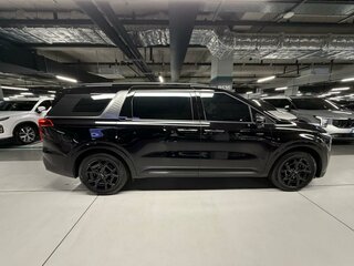 2025 Kia Carnival IV Рестайлинг, чёрный, 5750000 рублей, вид 4