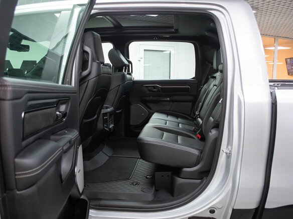 2026 Ram 1500 Crew Cab V Рестайлинг, серебристый, 10199000 рублей - вид 15