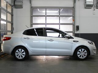 2012 Kia Rio 5-speed III, серебристый, 520000 рублей, вид 4