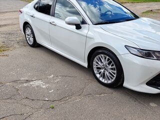 2020 Toyota Camry VIII (XV70), белый, 2300000 рублей, вид 3