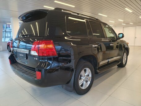 2015 Toyota Land Cruiser 200 Series Рестайлинг 1, чёрный, 3890000 рублей, вид 2