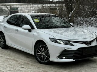 2023 Toyota Camry VIII (XV70) Рестайлинг, белый, 3900000 рублей, вид 3
