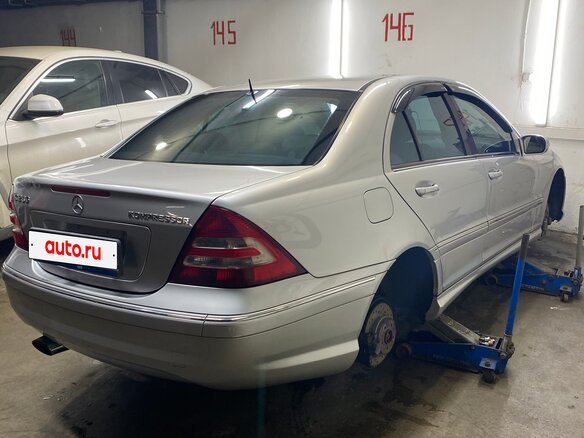 2004 Mercedes-Benz C-Класс 230 II (W203) Рестайлинг, серебристый, 850000 рублей - вид 7
