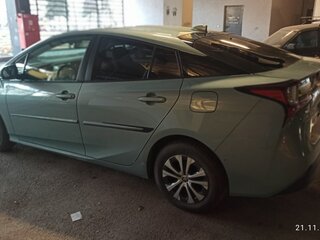 2019 Toyota Prius IV Рестайлинг (XW50), зелёный, 2210000 рублей, вид 4