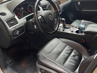 2017 Volkswagen Touareg II Рестайлинг, серый, 3700000 рублей, вид 5