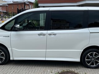 2019 Toyota Voxy III (R80) Рестайлинг, белый, 2390000 рублей, вид 3