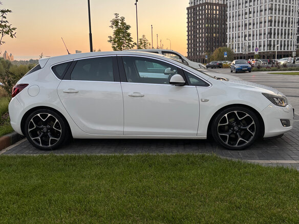 2012 Opel Astra J, белый, 945000 рублей - вид 11
